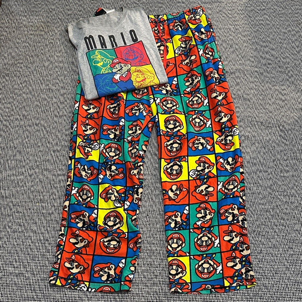 Nintendo Mario Men’s Pajama Set - Gray and Multicolor